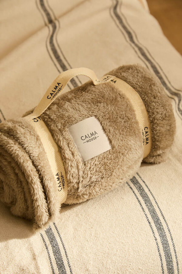 Calma House Plaid de pelito suave en color piedra Pooh beige