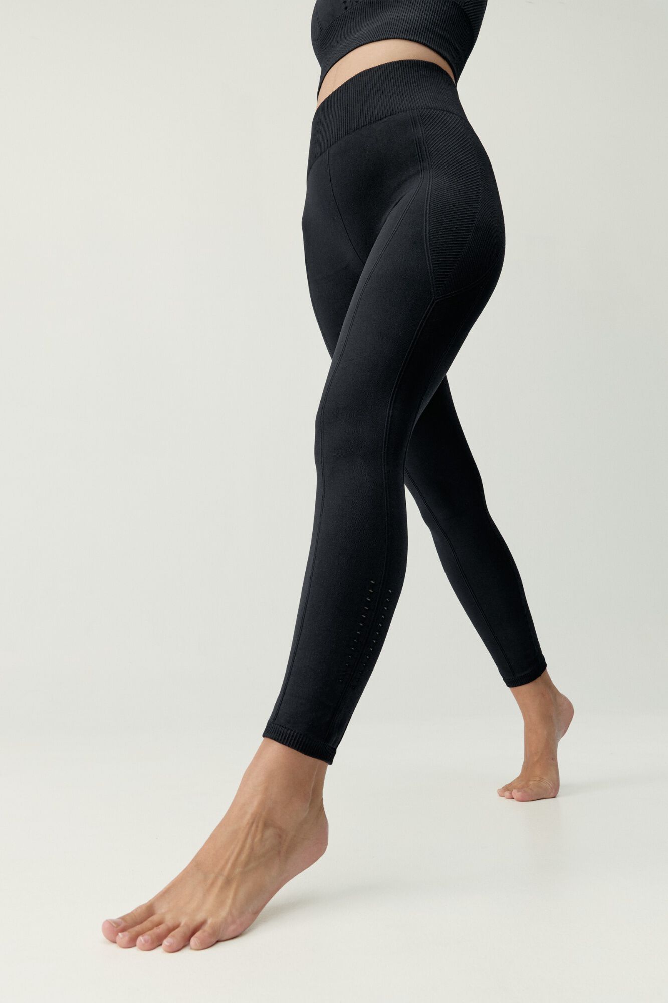 Born Living Yoga Schwarze India Leggings