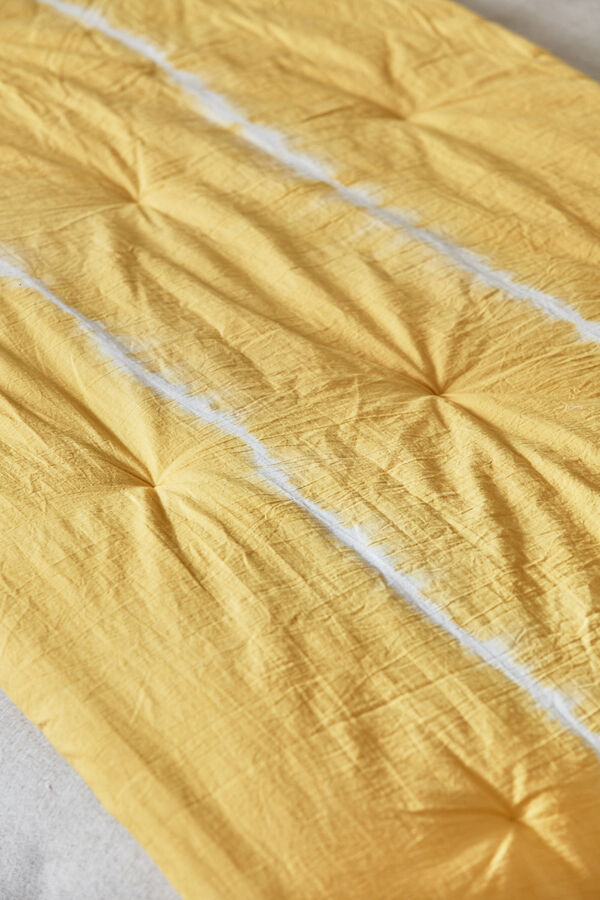 Calma House Tooper para cama y sof&aacute; tie dye mare  amarillo