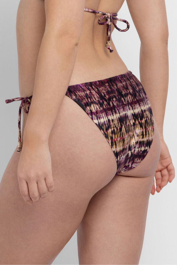 Dorina Braga bikini lazo lateral Amnesia estampado