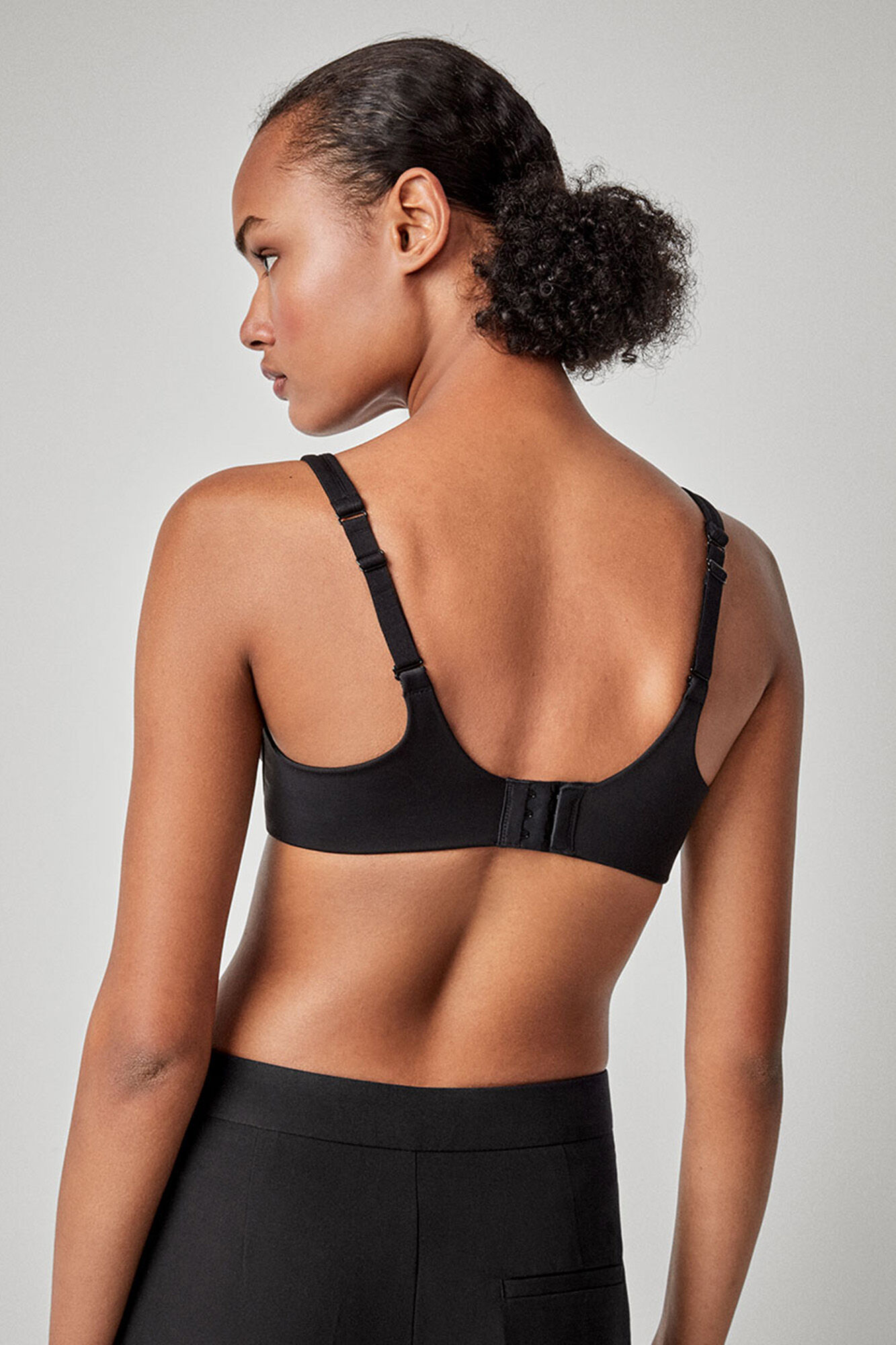 Gisela Nagy m&eacute;retű, merev&iacute;tős melltart&oacute; 