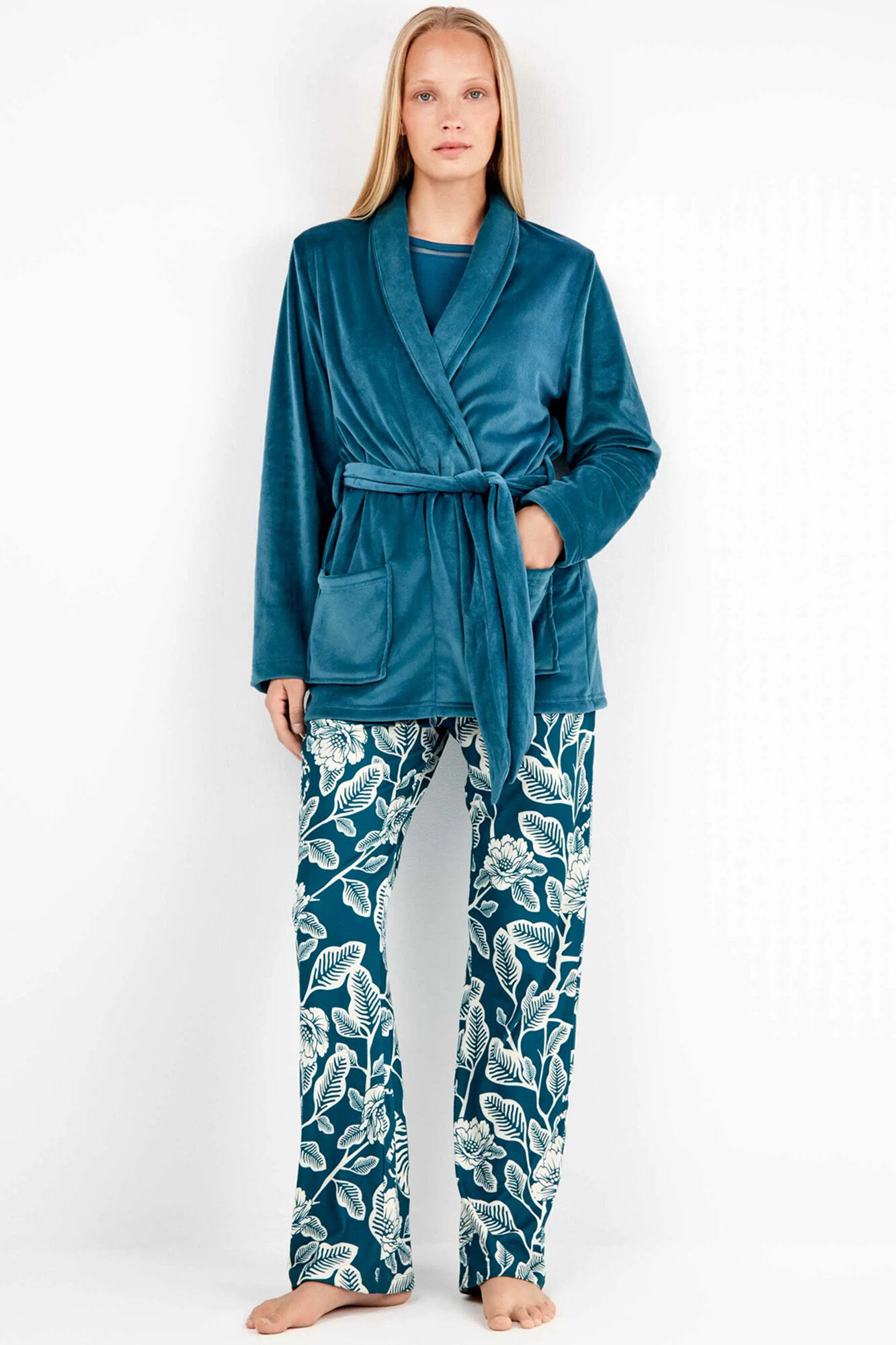 Gisela Bata en tejido polar el&aacute;stico