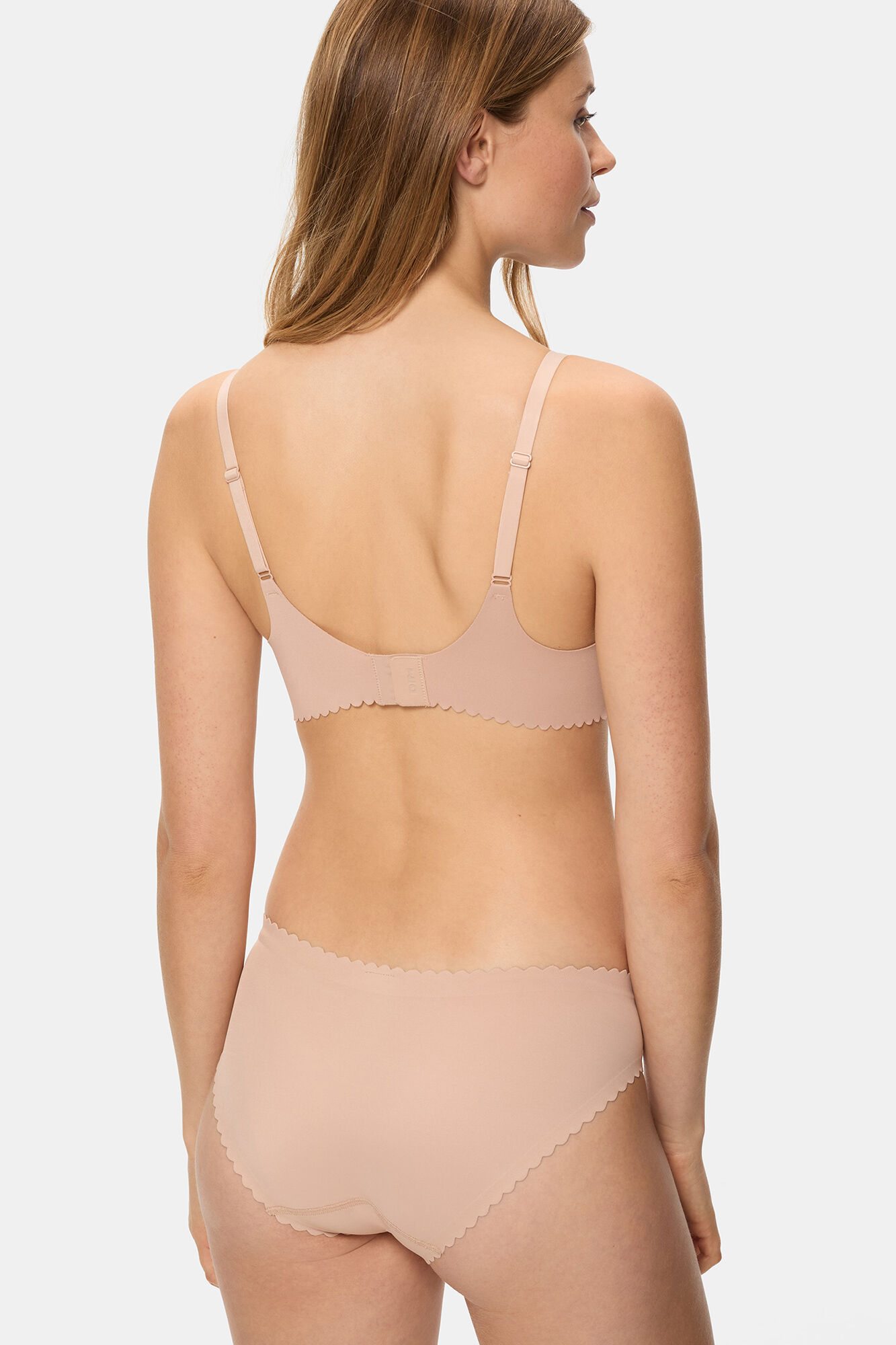 DIM Braga cl&aacute;sica sin costuras de microfibra 