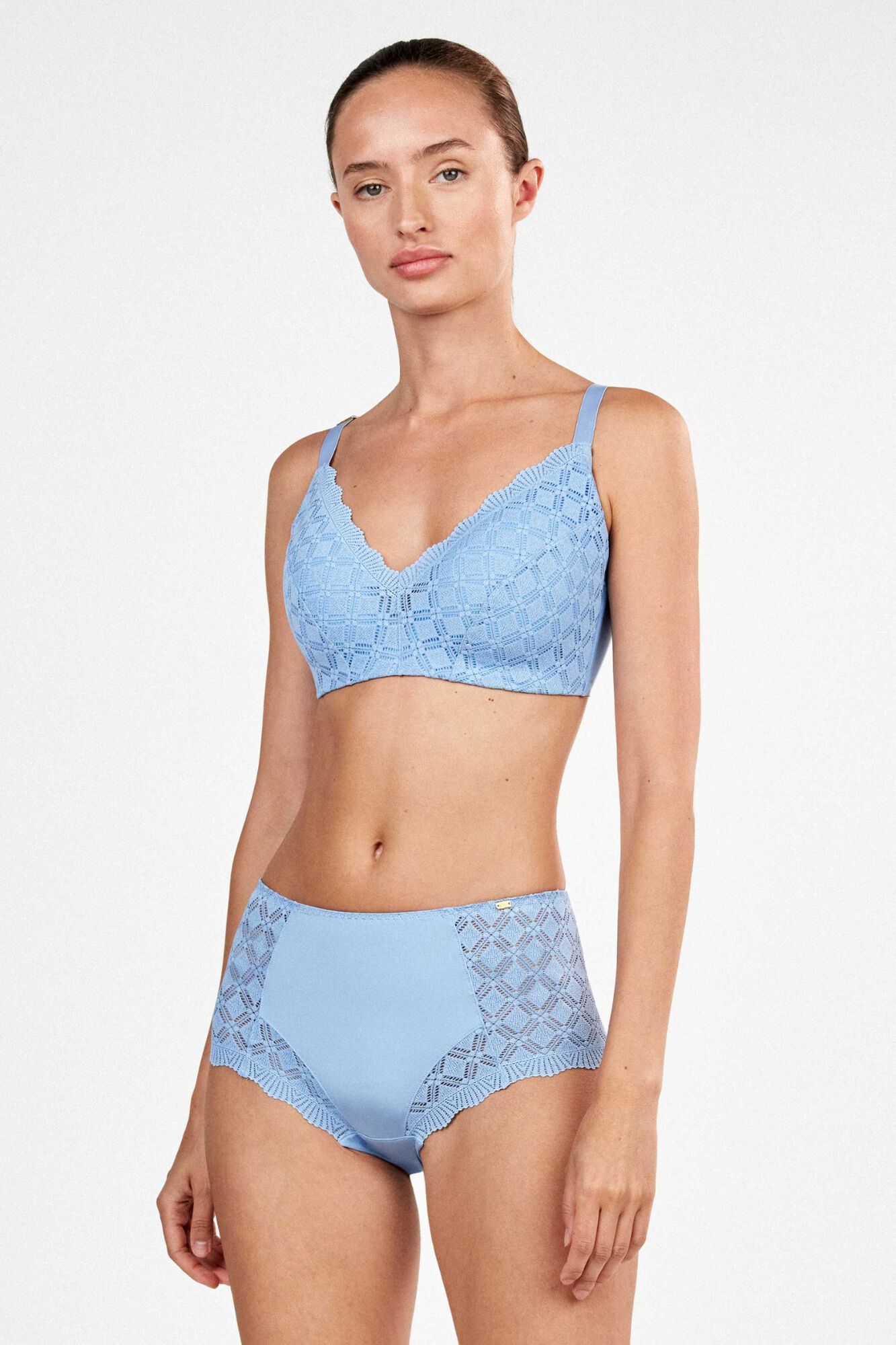 Gisela Hochgeschnittener Slip mit geometrischer Spitze