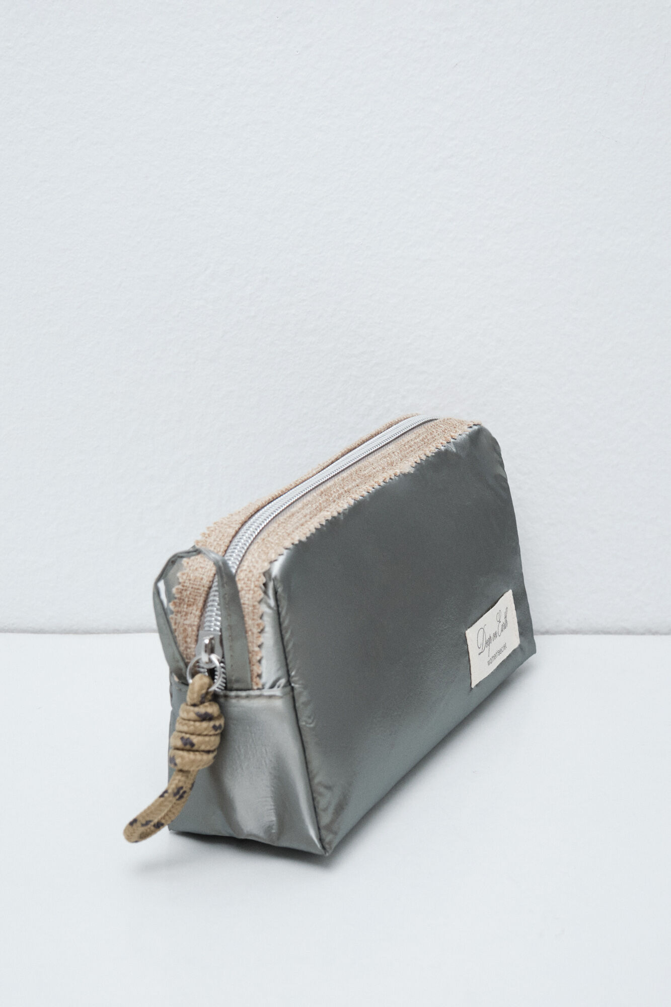 Women'secret Grey small puffer vanity case