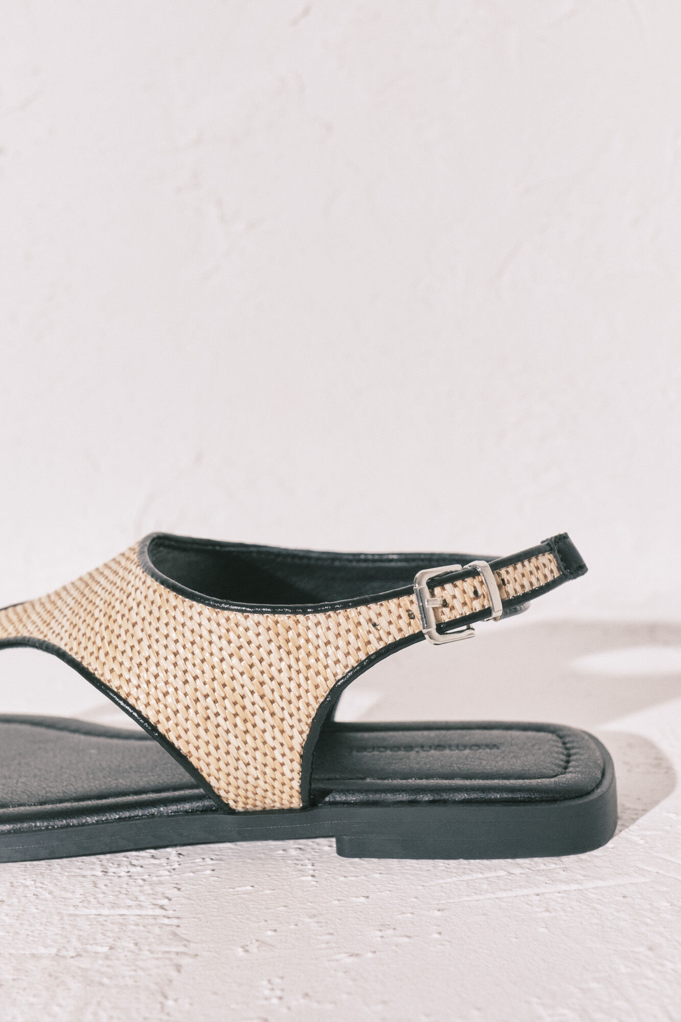 Women'secret Ravne sandale sa prstenom od rafije