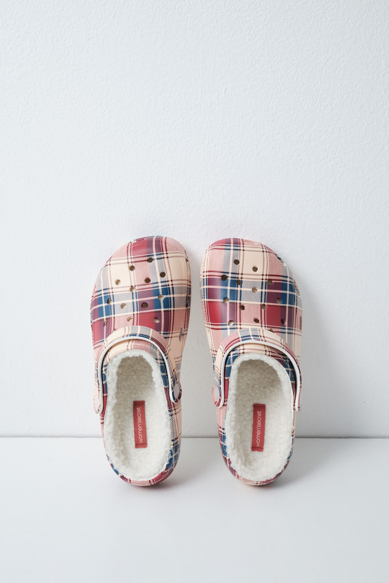 Women'secret Plaid lined clog slippers