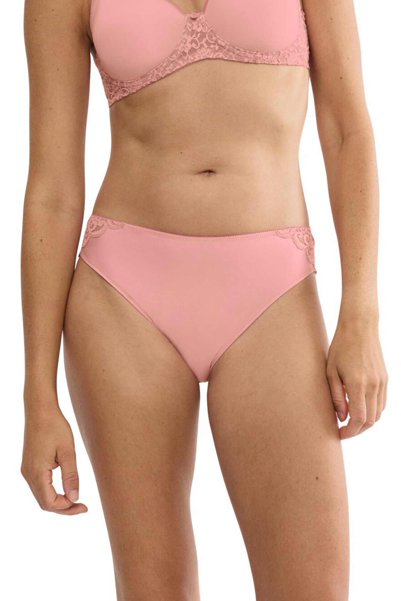 Triumph Braga cl&aacute;sica cadera microfibra