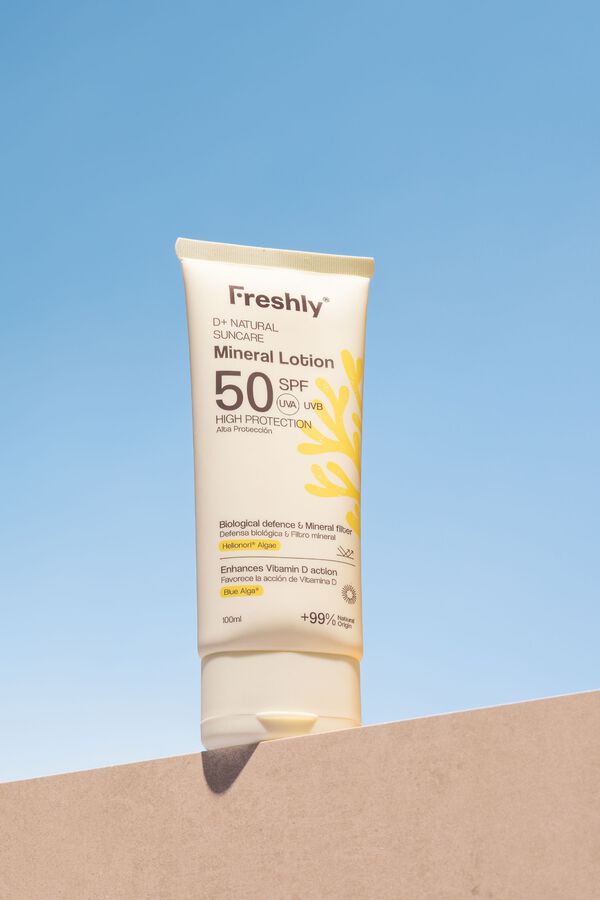 Freshly Cosmetics Crema solar corporal SPF 50 blanco