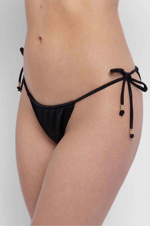 Dorina Braga bikini lazo lateral Amnesia fucsia