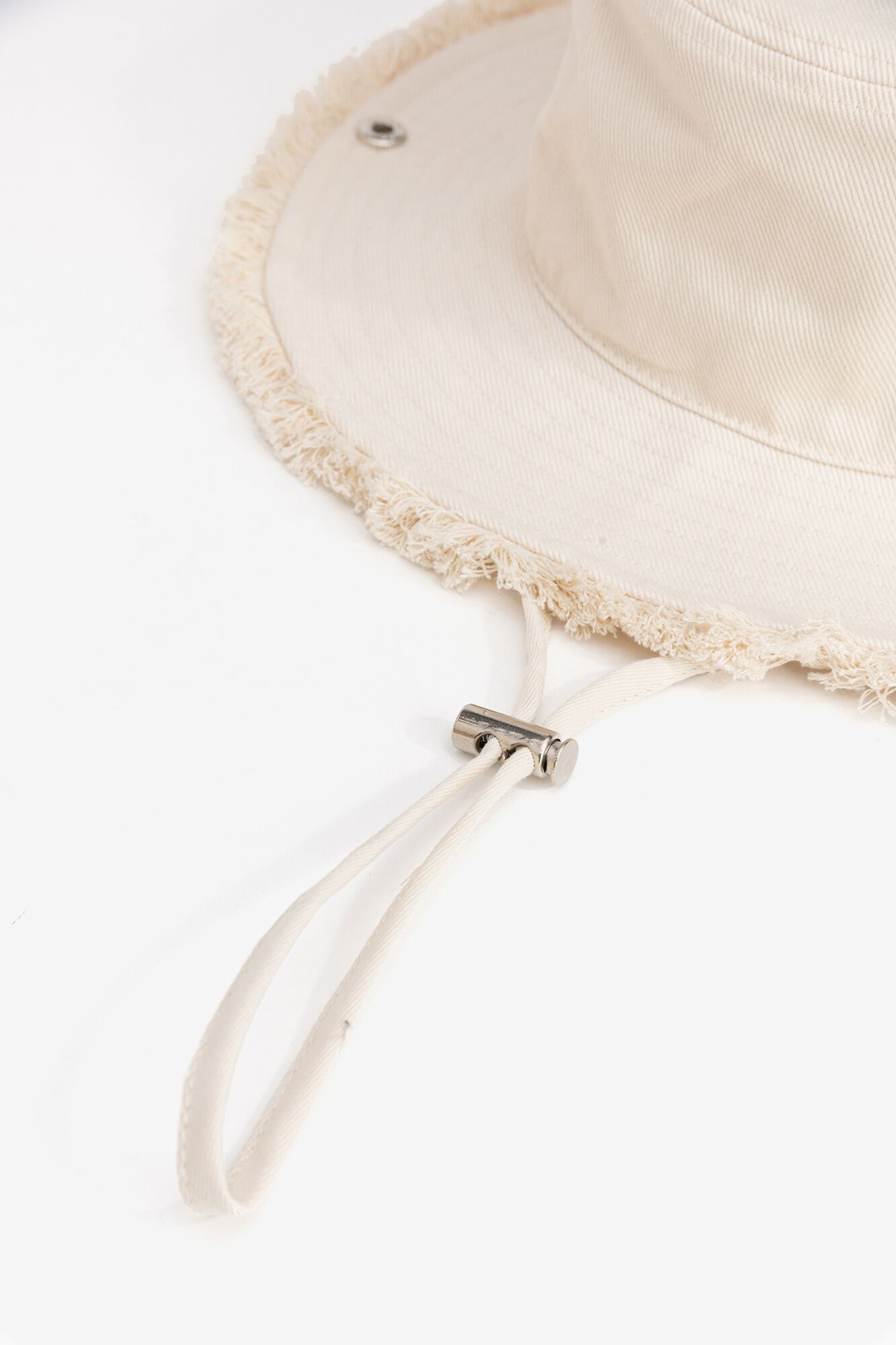 Vilanova Sombrero bucket con cord&oacute;n