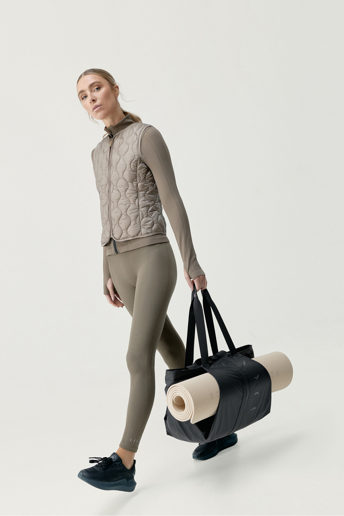 Born Living Yoga Shopper Raga Black