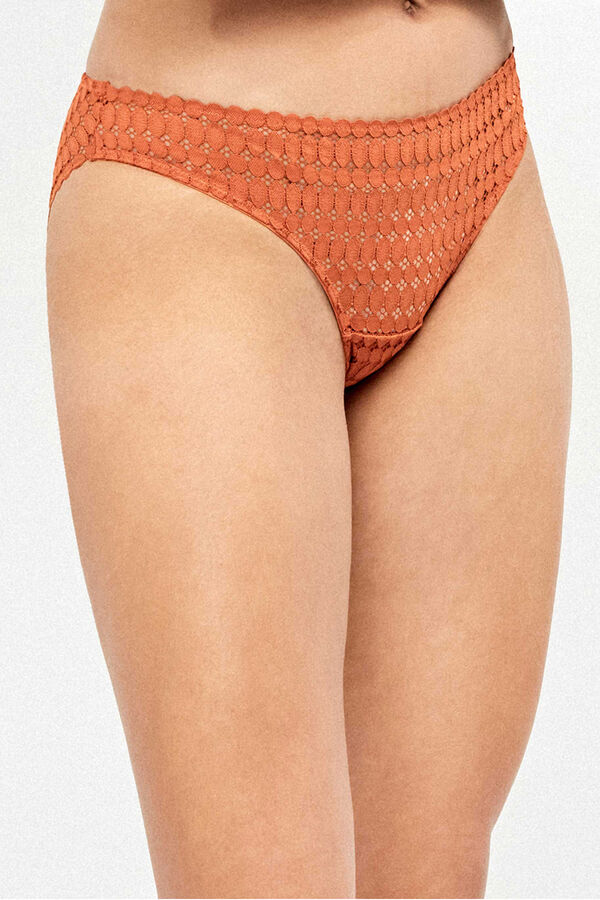 Gisela Cueca em renda geom&eacute;trica vermelho