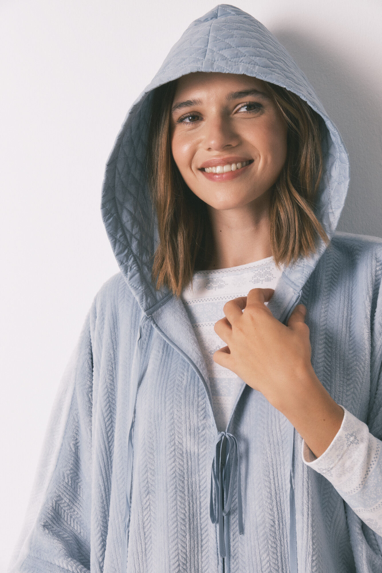 Women'secret Kratki plavi reljefni flis pončo