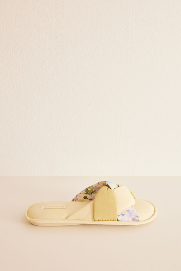 Womensecret Yellow slippers with crossed straps white