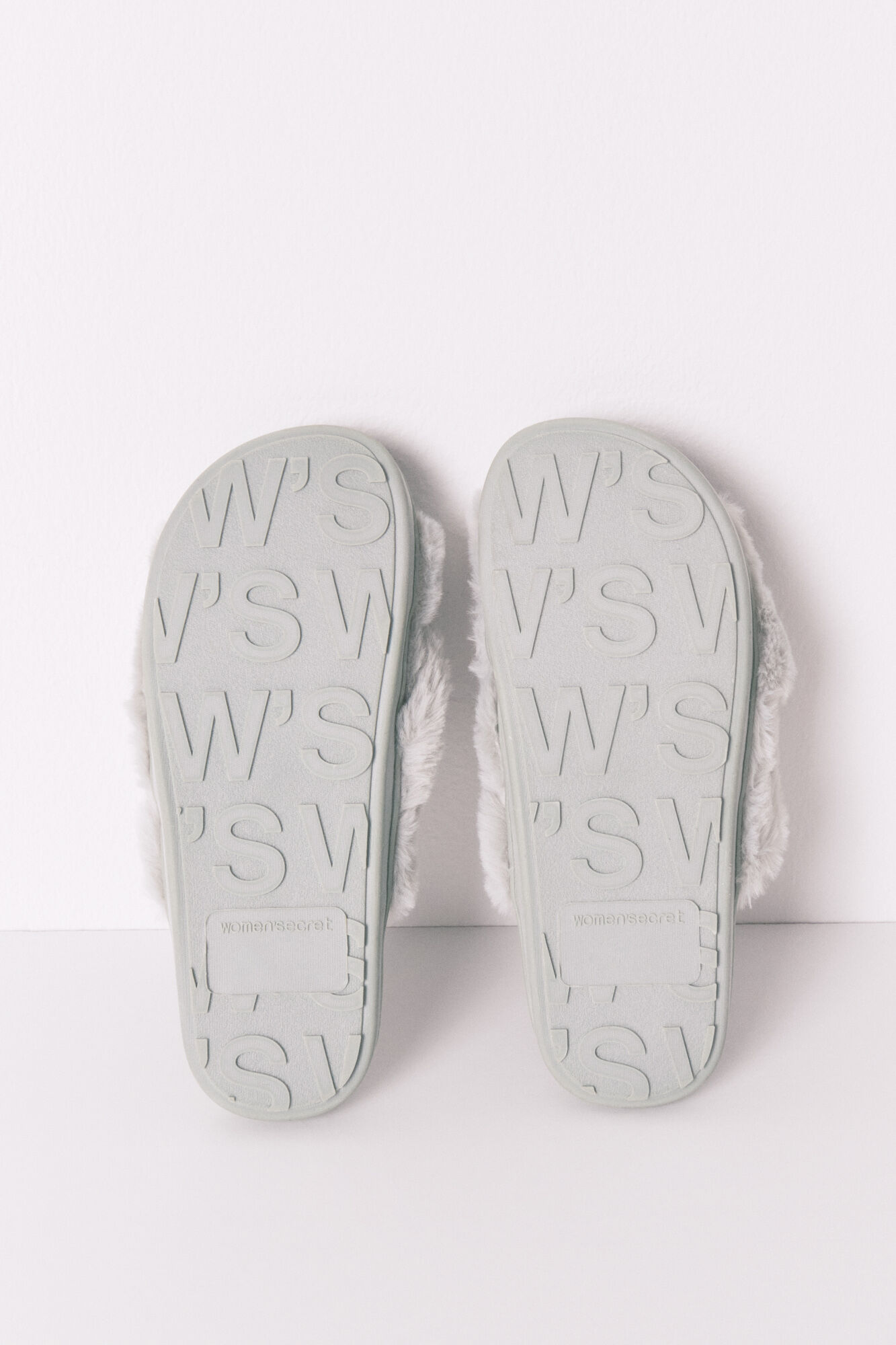 Women'secret Slipper with gray fur 