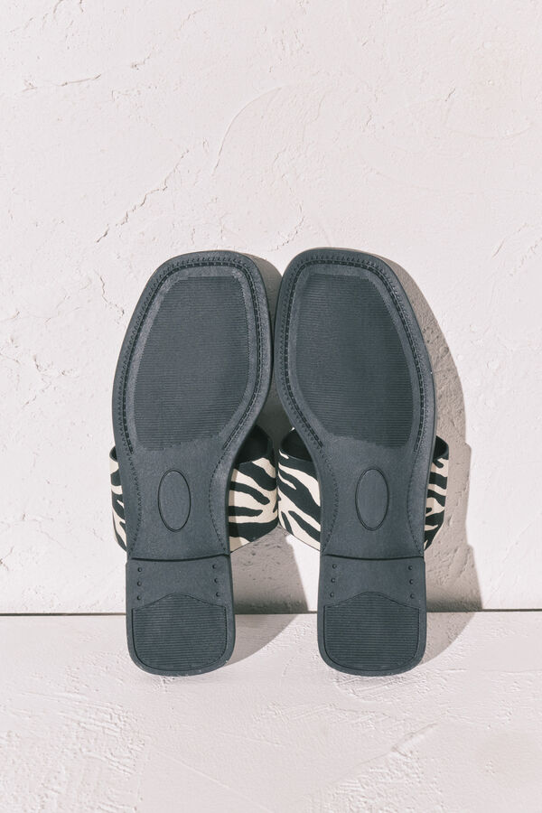 Women'secret Ravne sandale sa printom zebre Crna