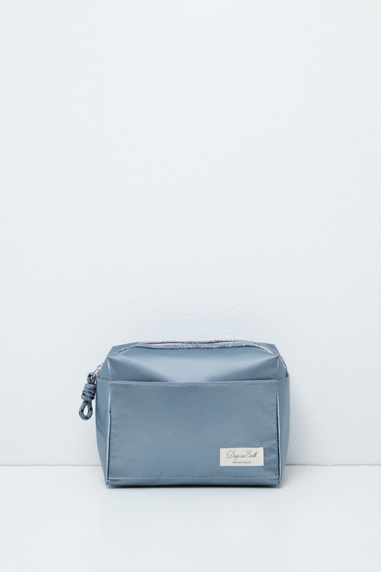 Women'secret Silver puffer medium vanity case