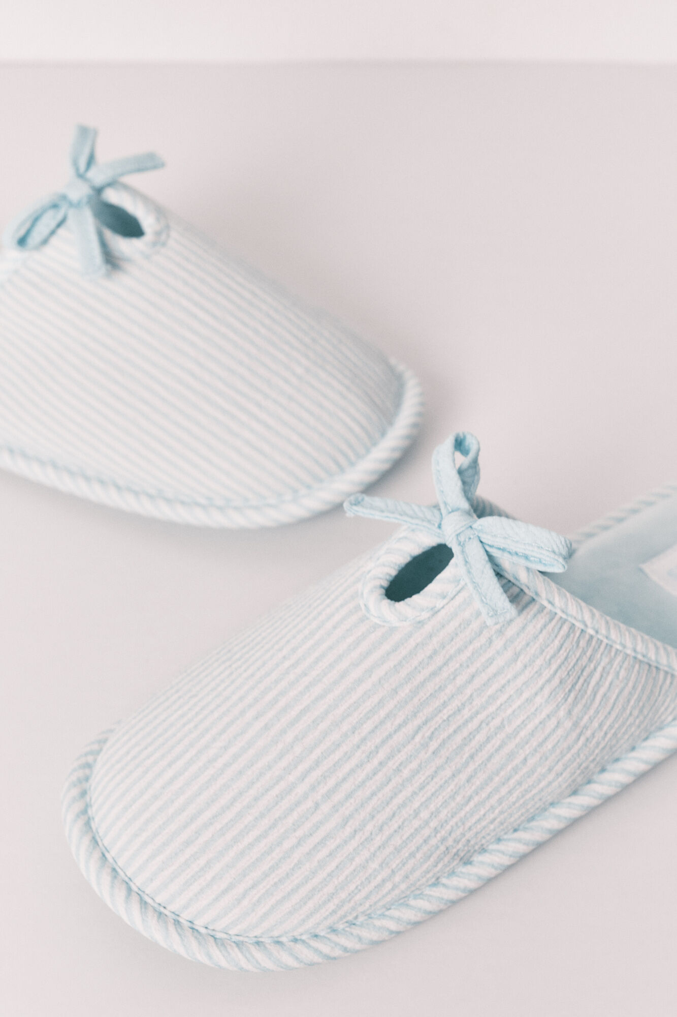 Women'secret Green striped bow slippers