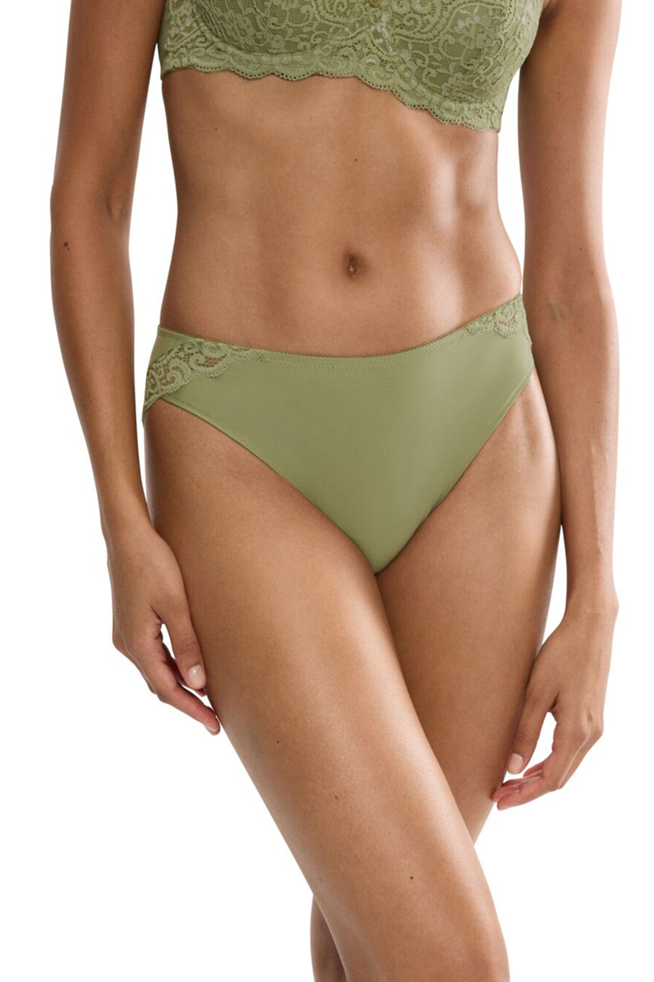 Triumph Braga cl&aacute;sica cadera microfibra