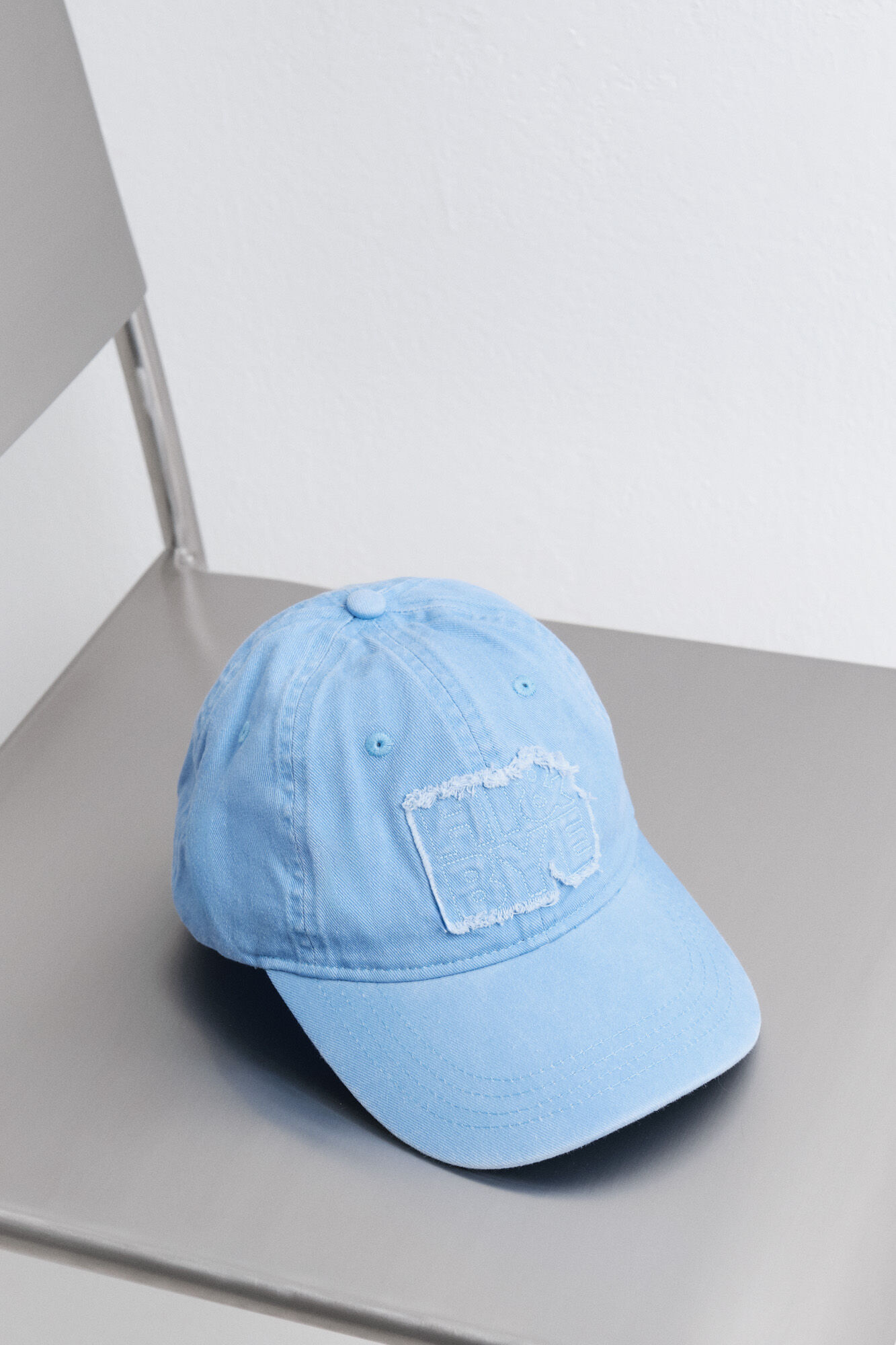 HI&BYE Light blue cotton cap with embroidered logo