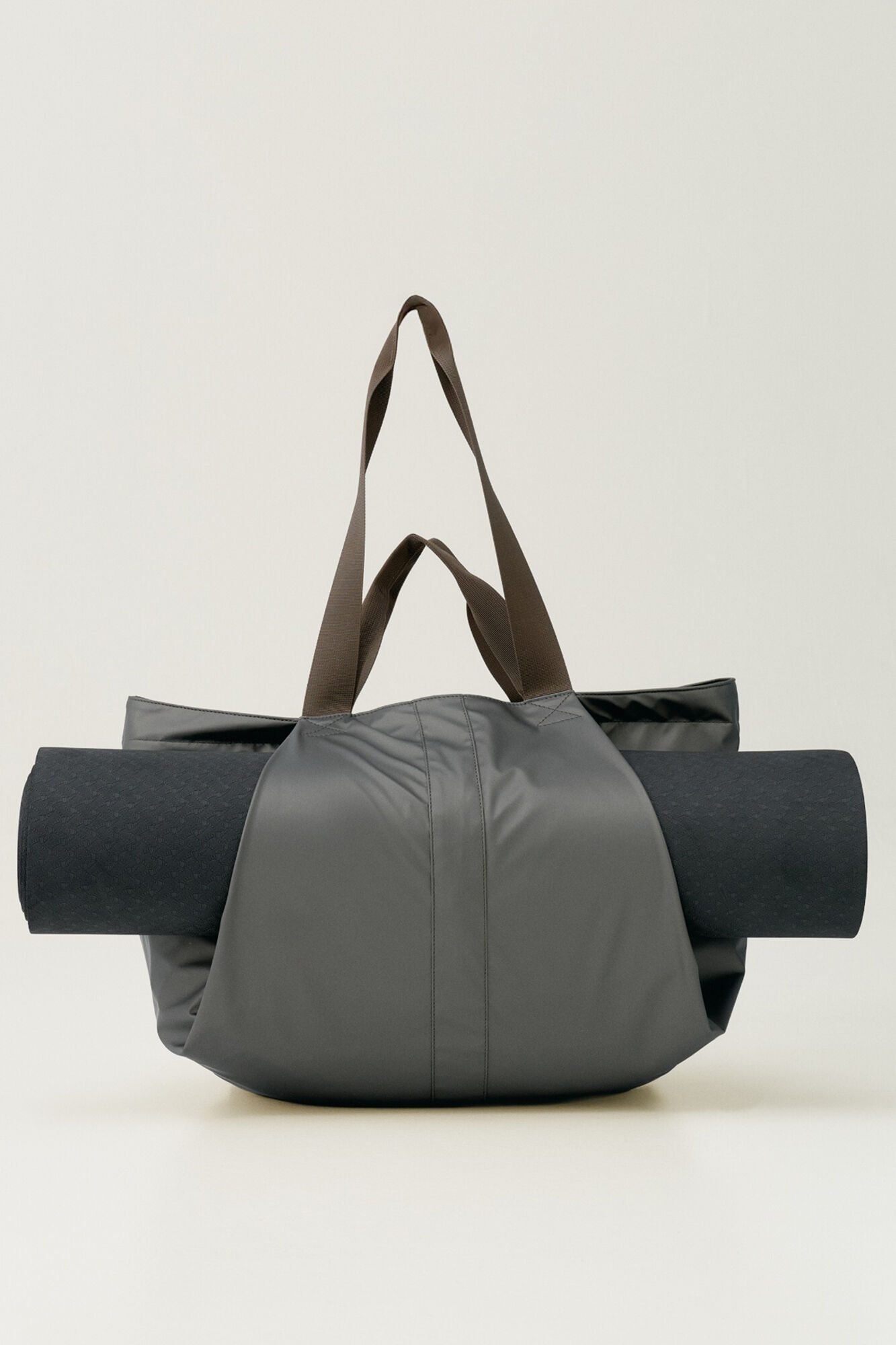 Born Living Yoga Khakifarbene Sporttasche RAGA