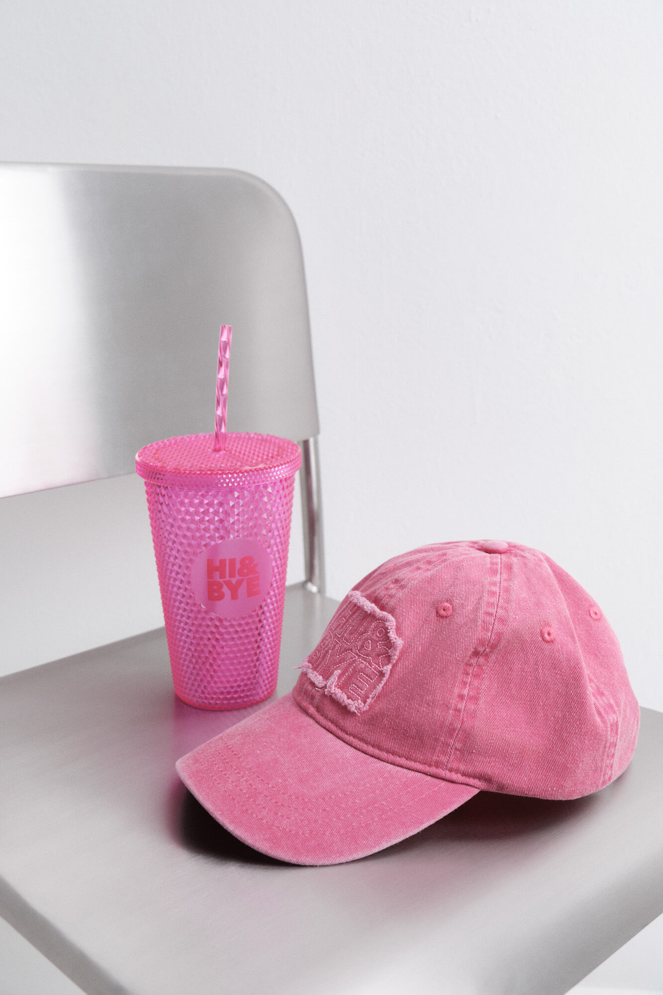 HI&BYE Plastic cup with integrated straw and wine