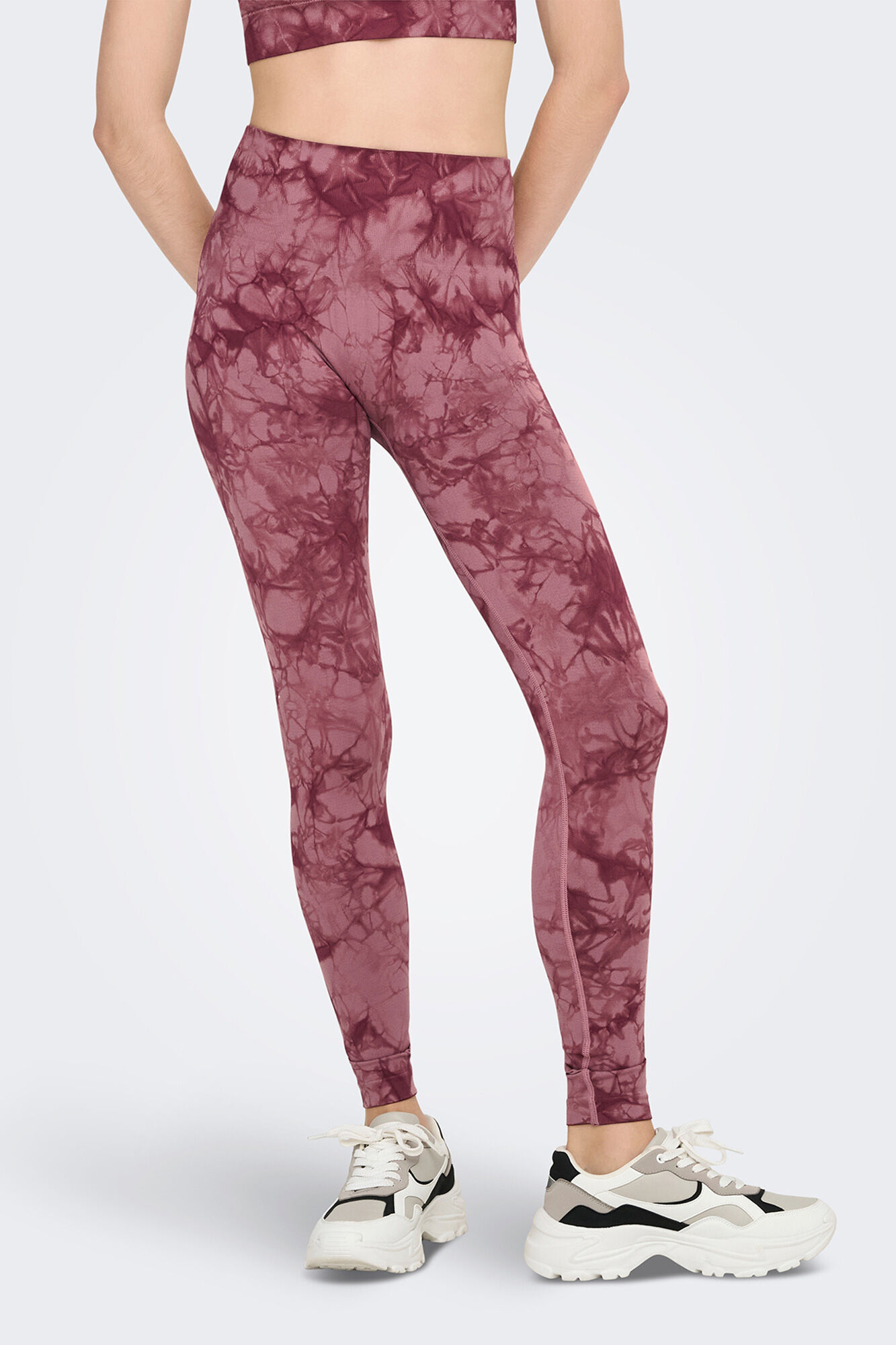 Only Play Seamless Sport-Leggings mit Batikmuster