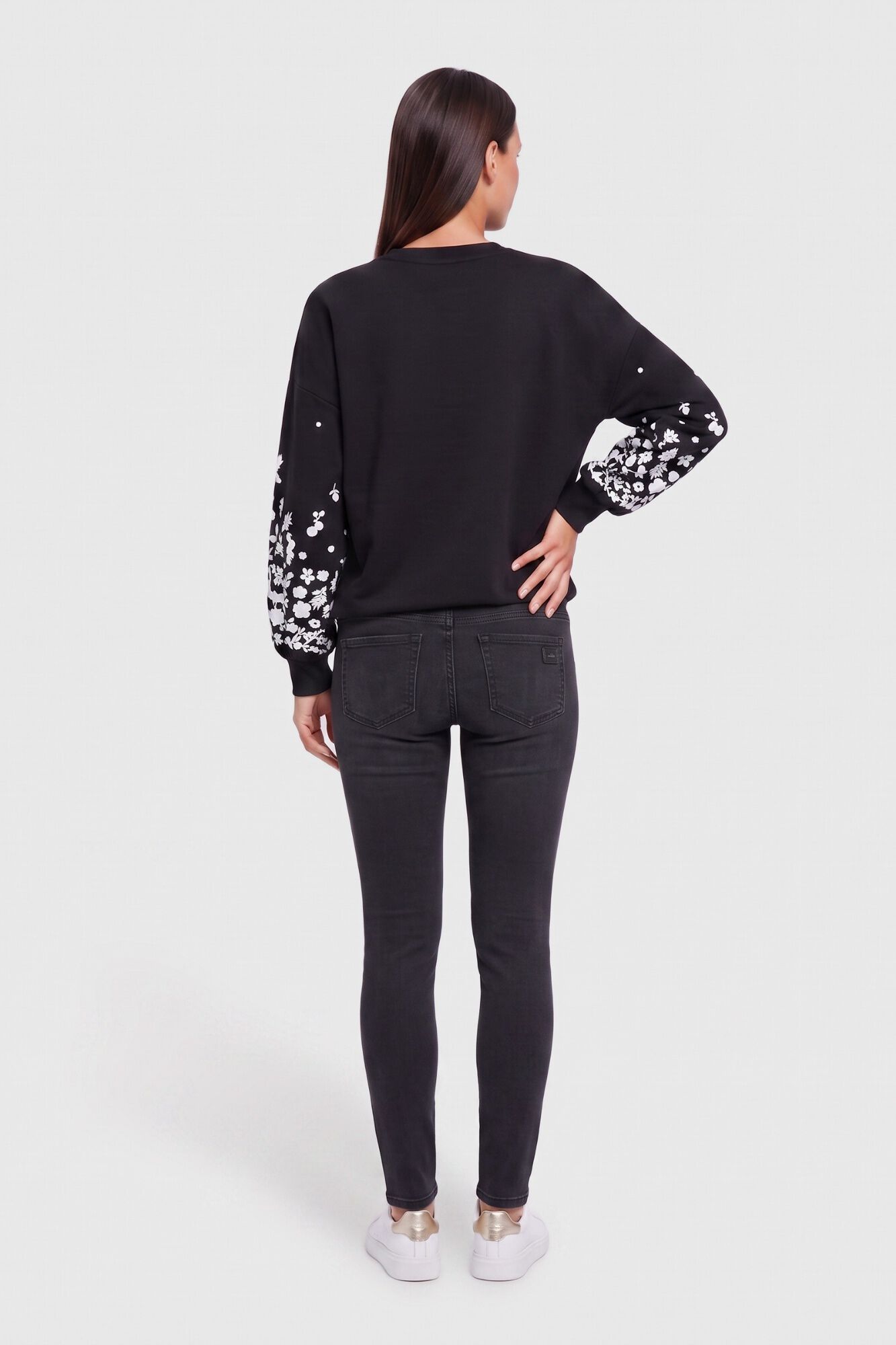 Only Maternity Maternity sweatshirt with sleeve detail