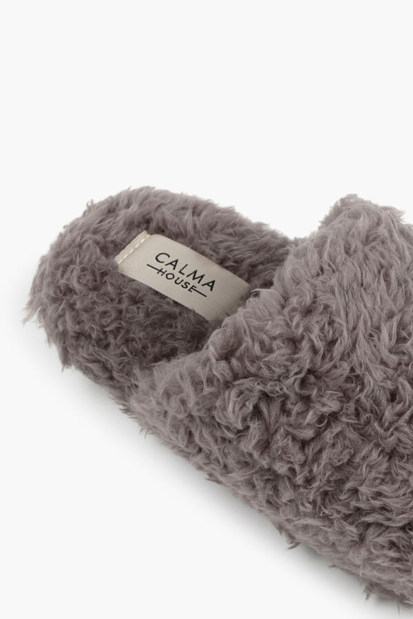 Womensecret Slippers for wearing around the house gris