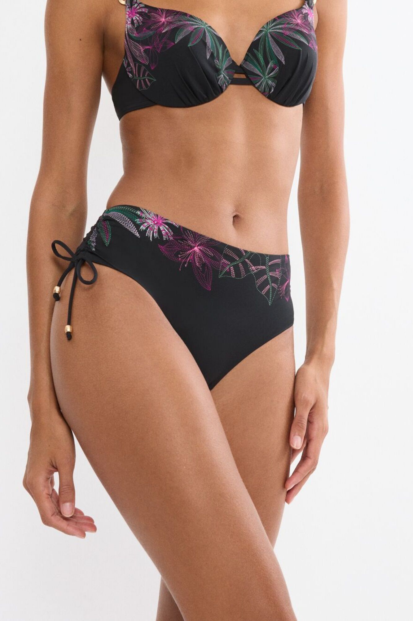 Triumph Cueca de biqu&iacute;ni cintura alta com folhos tropical