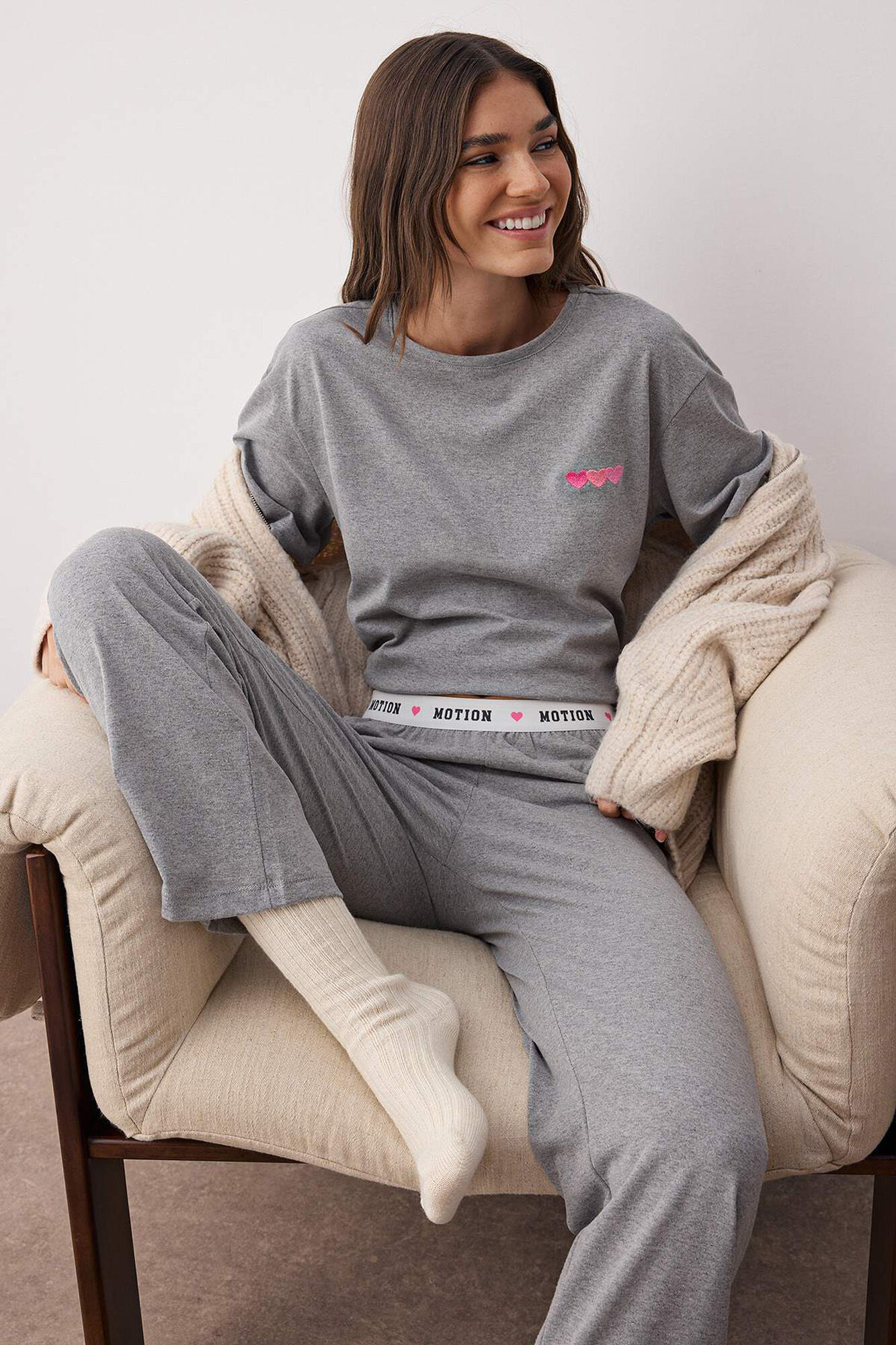 Trendyol Pijama con estampado de corazones