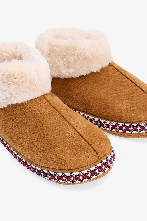 Penti Botas bajas borrego detalle suela marr&oacute;n