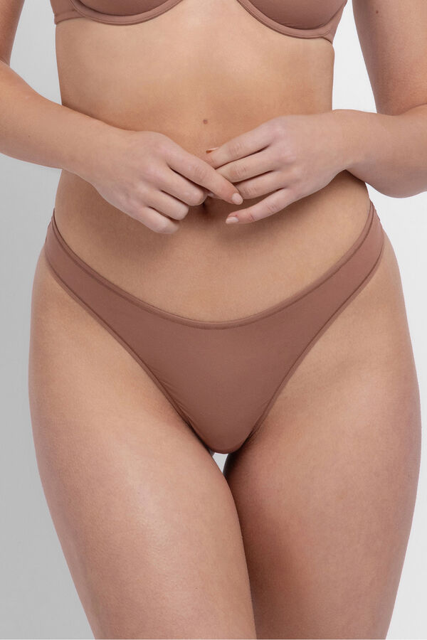 Dorina Tanga Noa nude