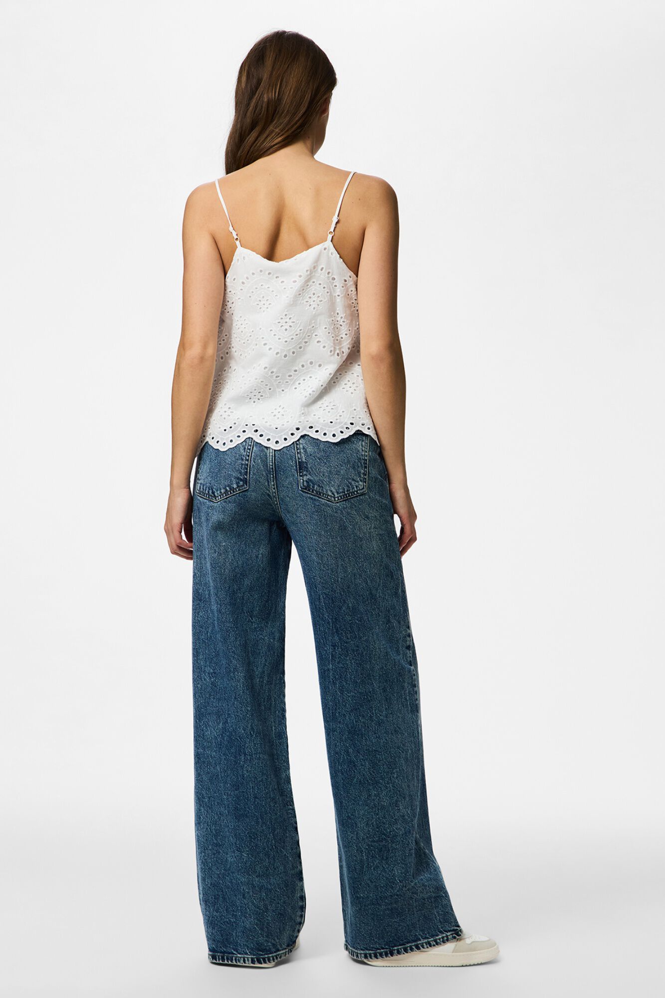 Pieces Top mit Lochmuster und Tr&auml;gern