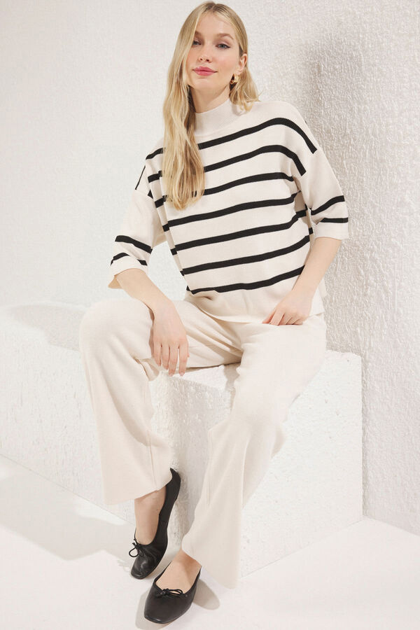 Trendyol Conjunto b&aacute;sico punto con rayas&nbsp; marfil