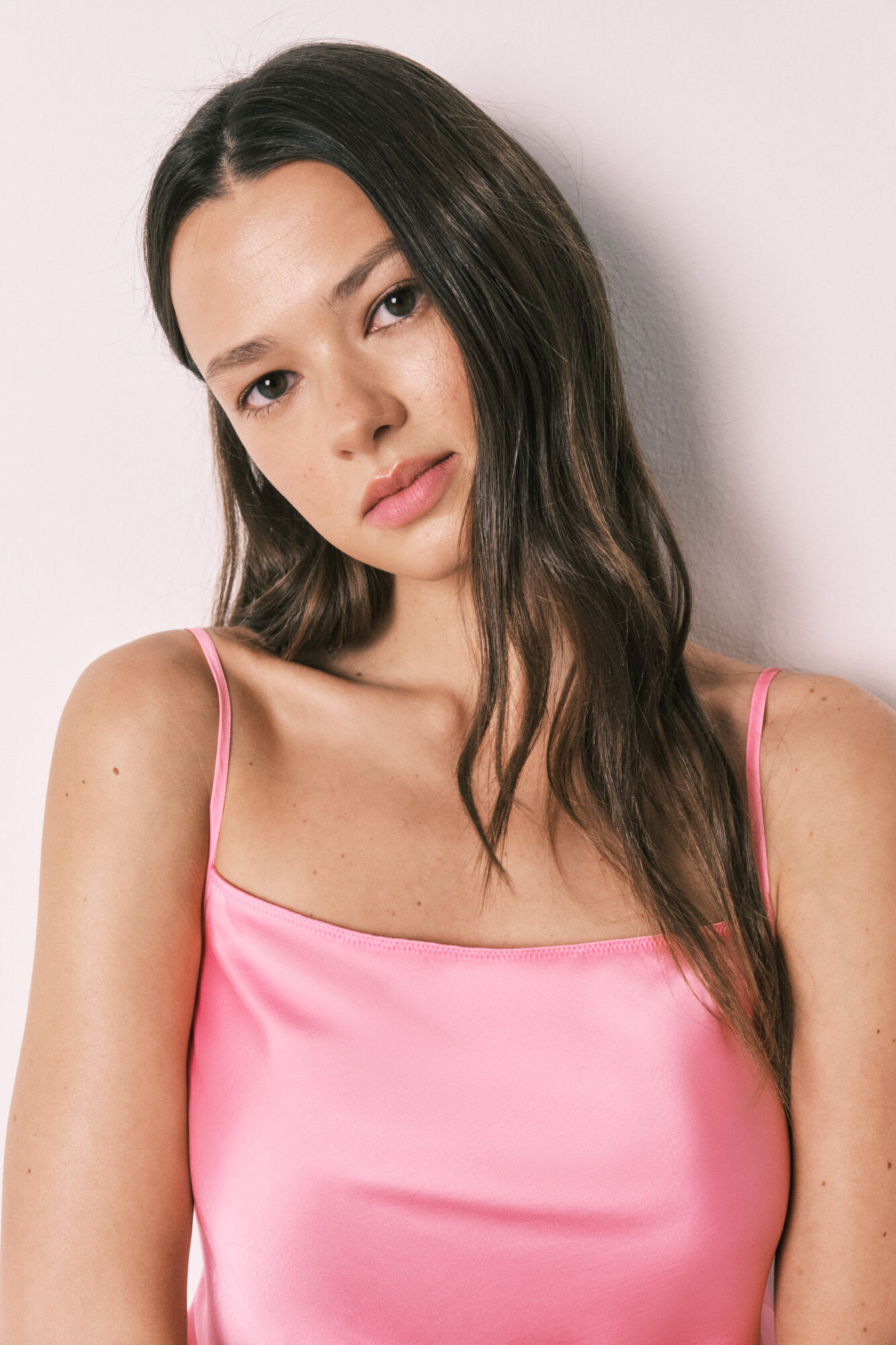 Women'secret Camis&oacute;n midi tirantes sat&eacute;n rosa