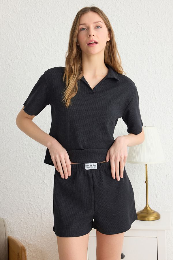 Trendyol Conjunto de pijama corto polo canal&eacute; gris