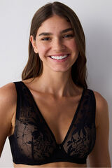 Penti Adore Lace Bra pushes your breasts together with its push-together feature and gives them a firmer appearance, supporting them with its underwired design. The black lace details add an elegant touch to this model. It is a great choice for those looking for black