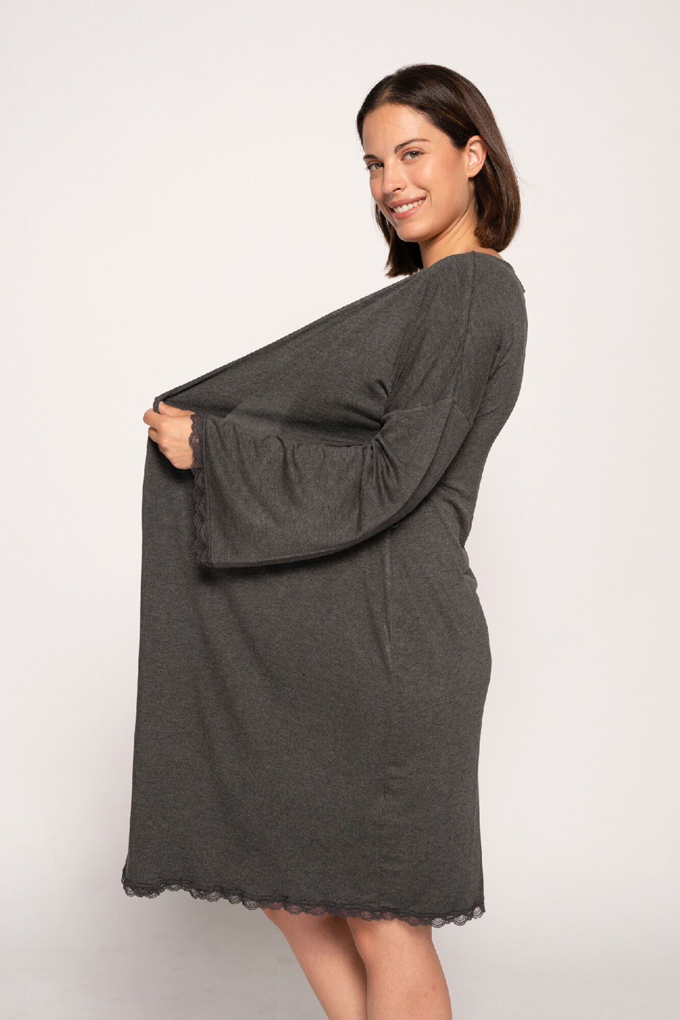 Ohma! Robe pr&eacute;-mam&atilde; com renda no tom