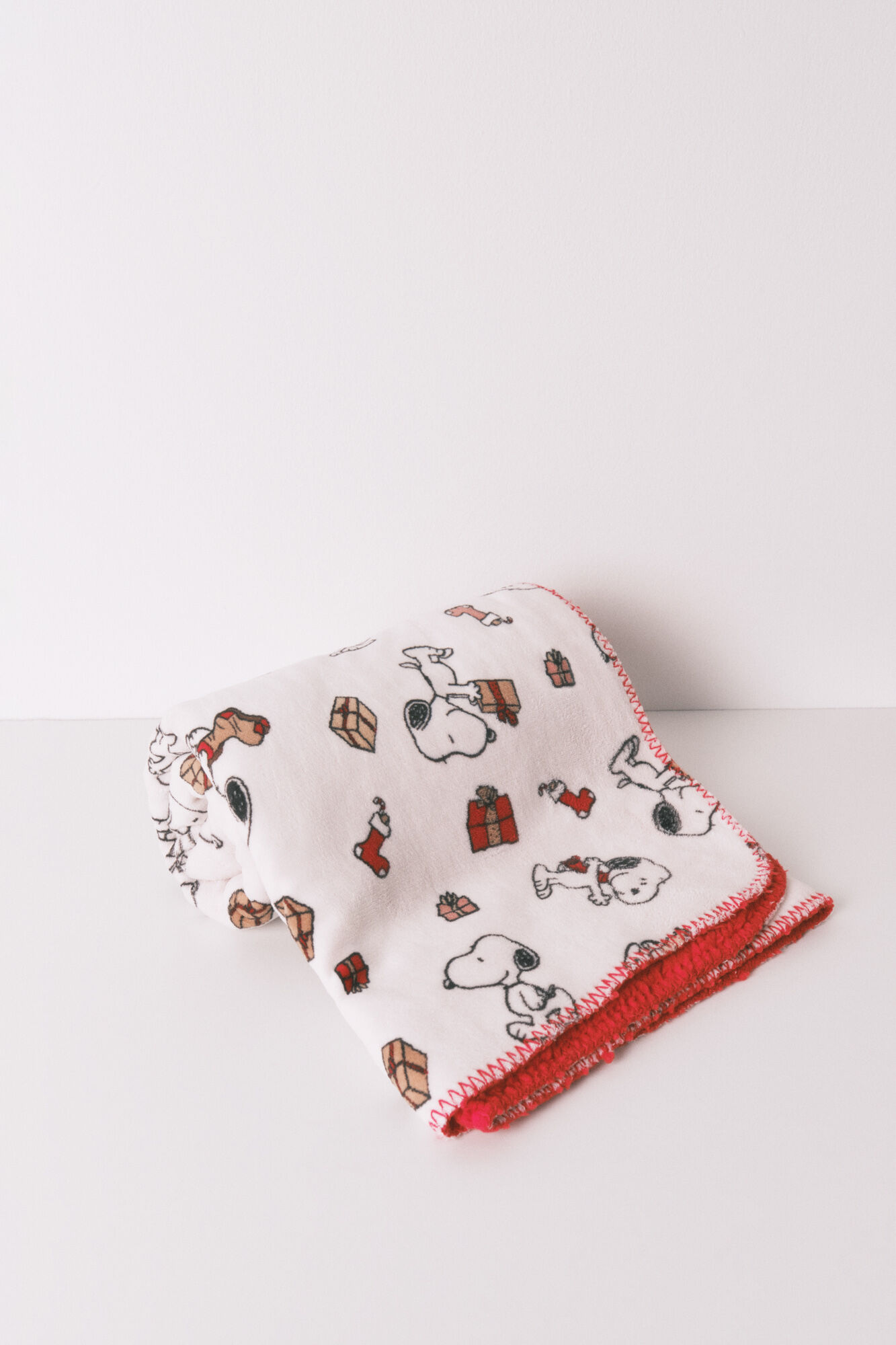 Women'secret Super soft Snoopy velour blanket