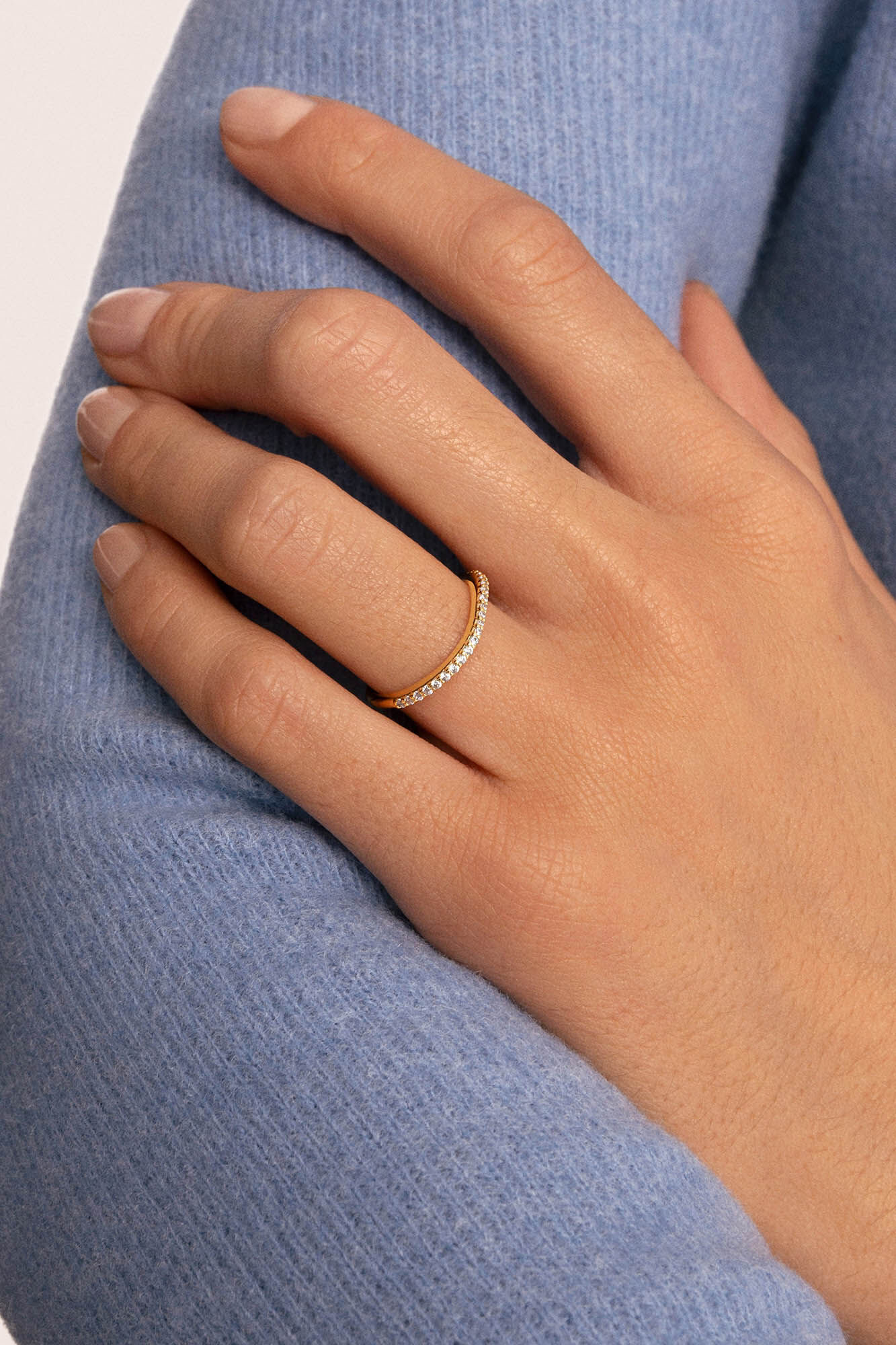 Singularu Feiner Scarlett-Ring mit Wei&szlig;goldbeschichtung &ndash; 10
