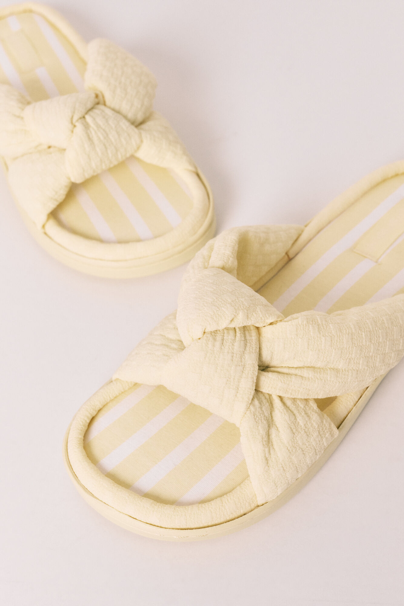 Women'secret Yellow volume bow slippers