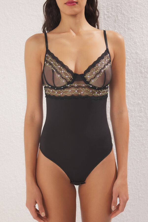 Trendyol Body lencero bordado floral negro