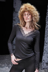 Gisela Thermal V neck T-shirt with lace black
