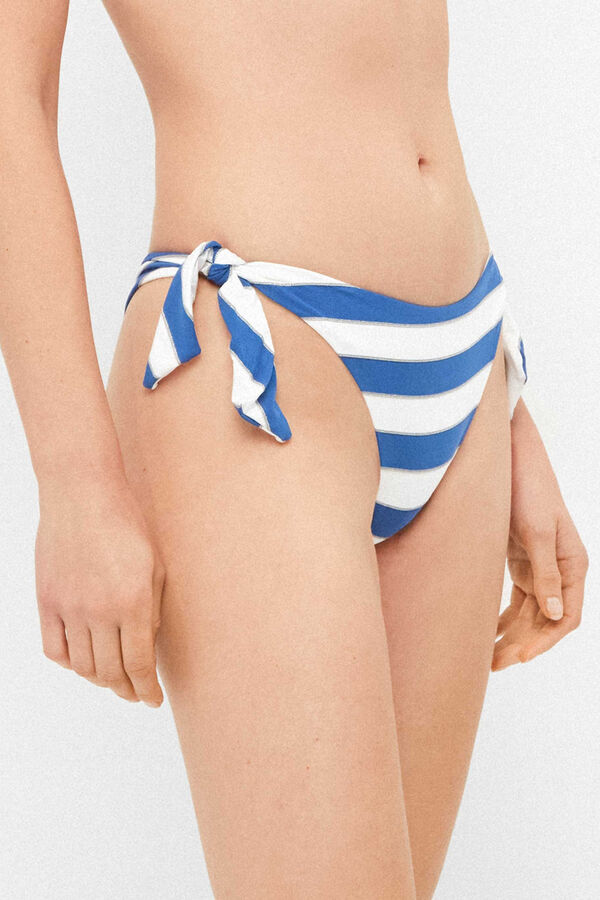 Gisela Gestreifter brasilianischer Bikini-Slip mit Print