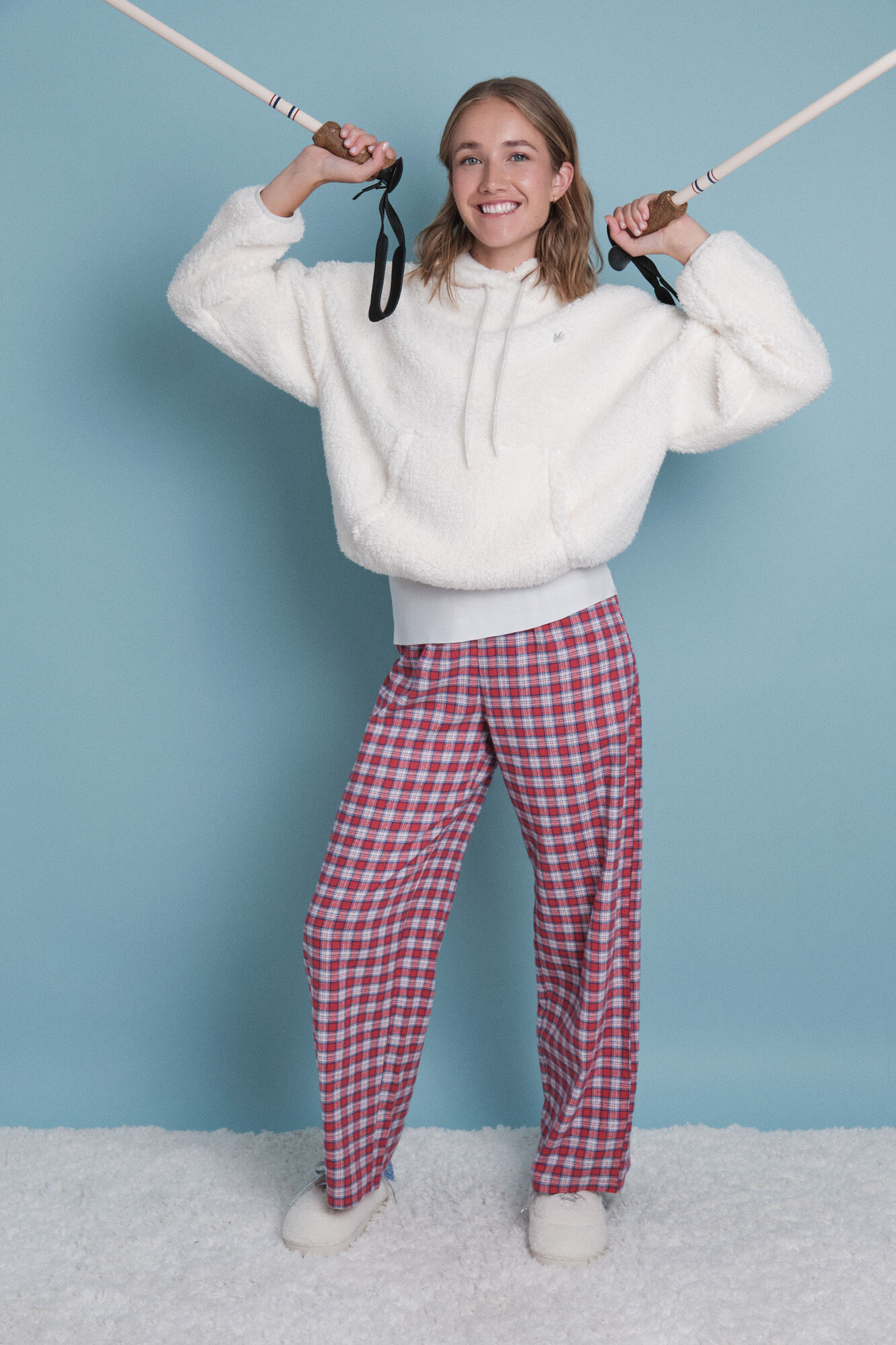 HI&BYE Sudadera borreguito suave blanco logo