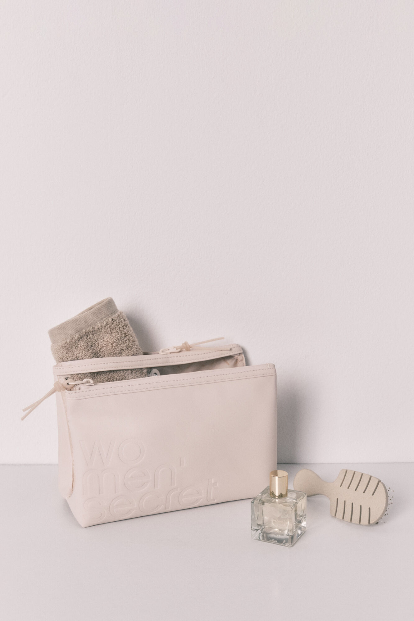 Women'secret White medium double wallet vanity case