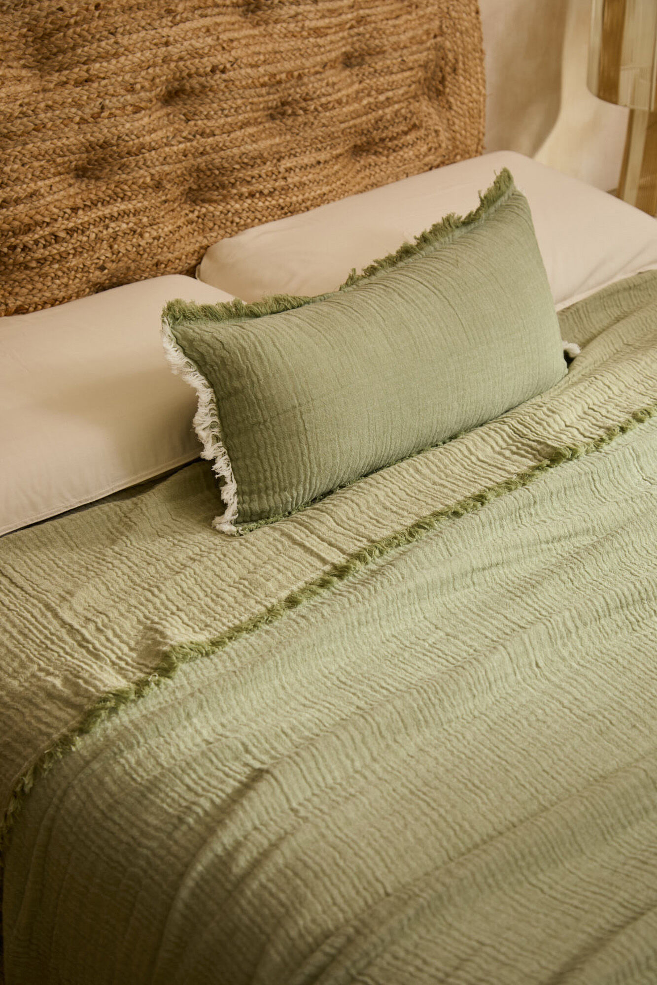 Calma House Mehrlagige Tagesdecke aus gr&uuml;nem Baumwollmusselin