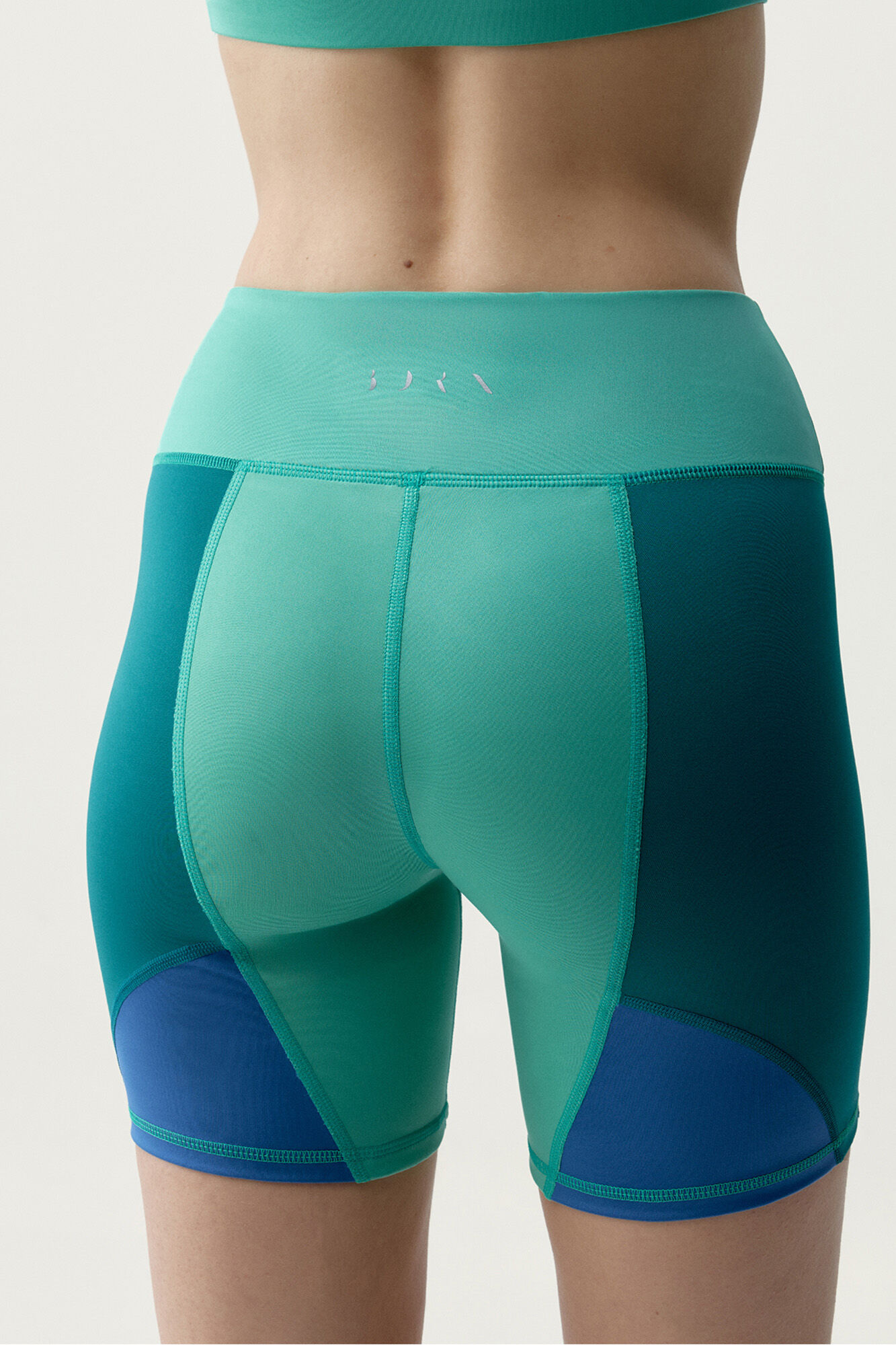 Born Living Yoga Blau-gr&uuml;ne Sport-Shorts DARANA